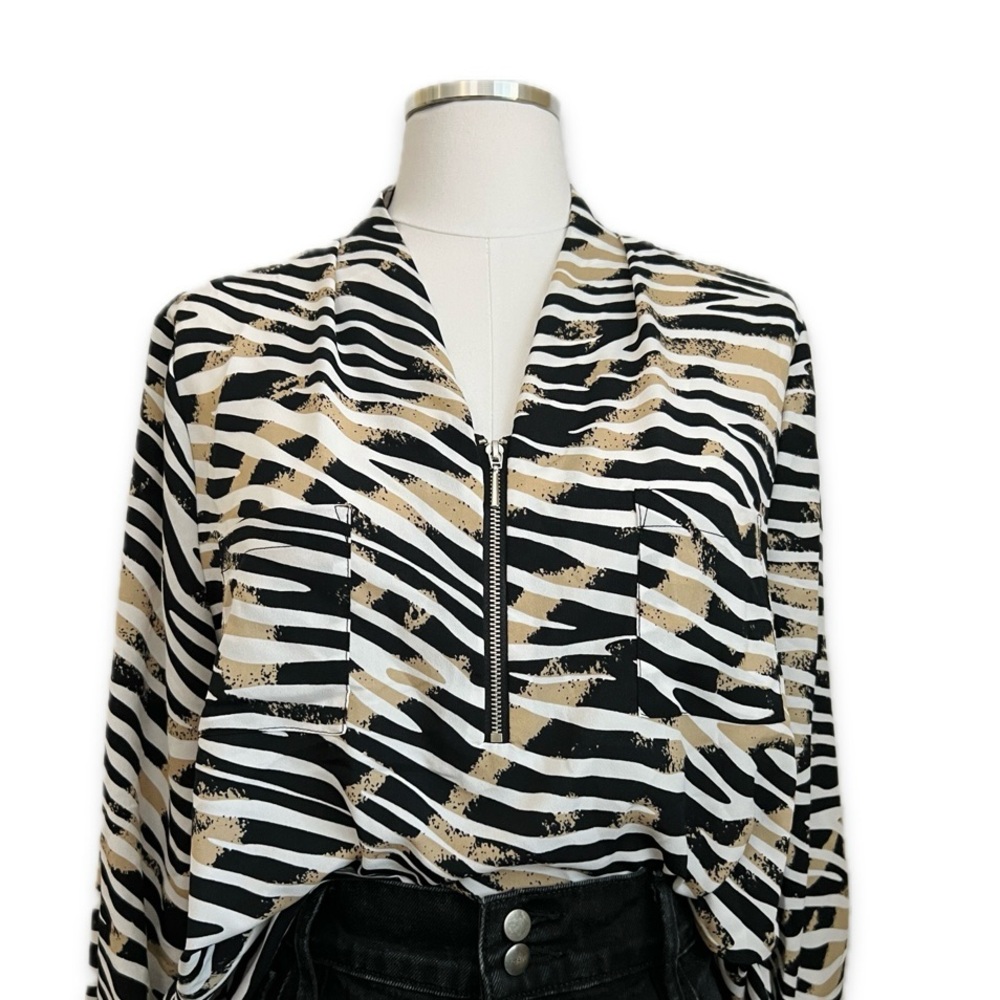 jaclyn smith | black animal zebra front zip 3/4 sleeve vneck tunic blouse | sz l